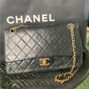 ♥️Authentic Chanel Vintage classic Flap Bag🩷